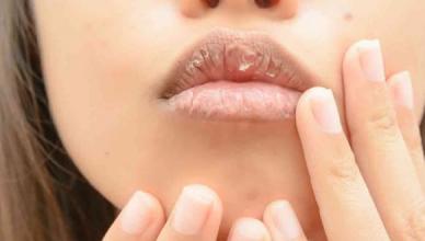 Увеличиваем губы с помощью массажа: техника и варианты Массаж губ для увеличения